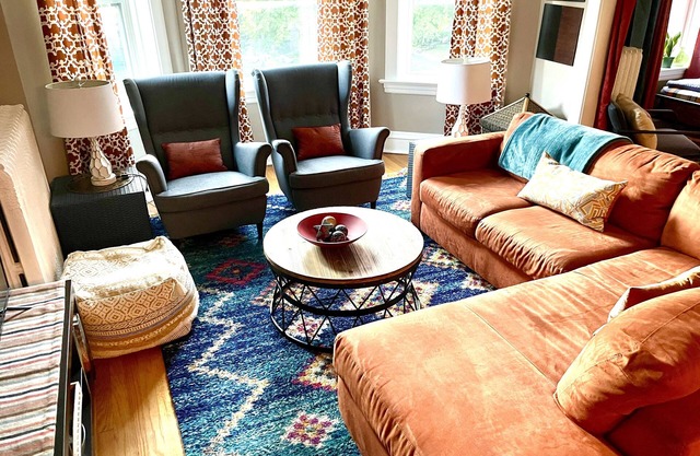 Grand appartement ensoleillé de 3 chambres à deux pâtés de maisons du centre-ville d'Oak Park.
