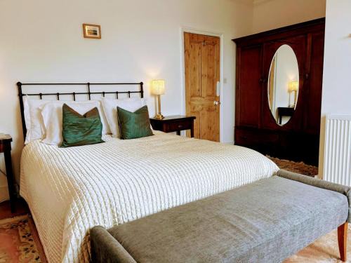 Large Sunny King-Size En-Suite