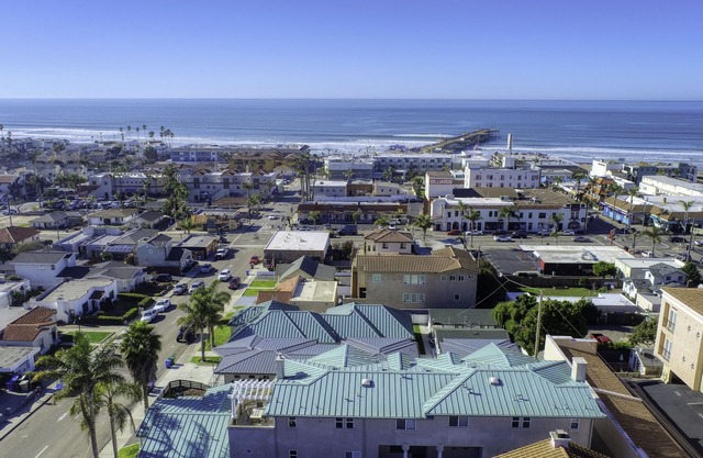 Large Townhouse in Downtown Pismo, Sleeps 12!