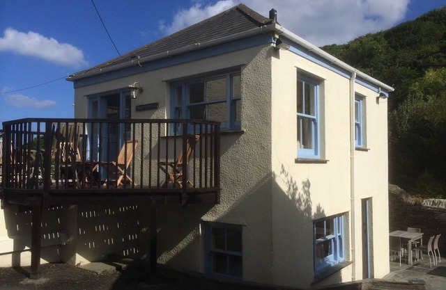 Grand cottage traditionnel en pierre de Cornouailles dans le village de Portloe