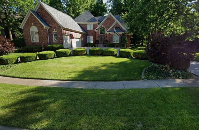 Large Updated Modern Home In Great Neighborhood