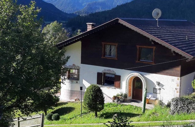 Large apartment on a hillside with a fantastic mountain view