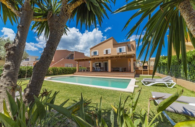 Villa pour 10 avec piscine privée et situation de plage, près d'Alcudia/Majorque