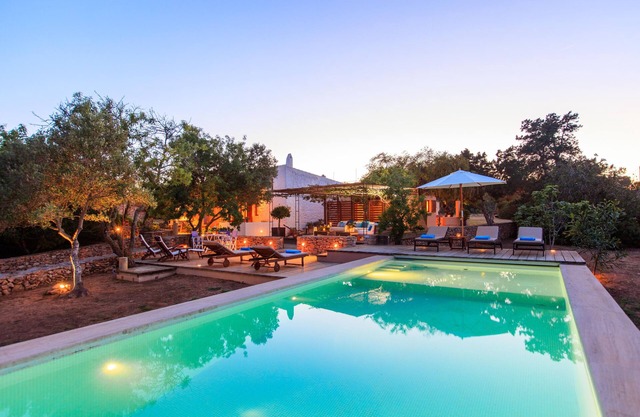 Grande villa avec piscine, jardin et vue sur la Méditerranée
