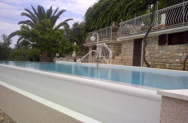 Villa Sonia & Teo entière avec une piscine de massage privée chauffée à débordement