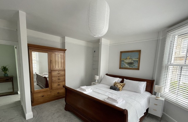 Large well located modern home in Newlyn, Cornwall
