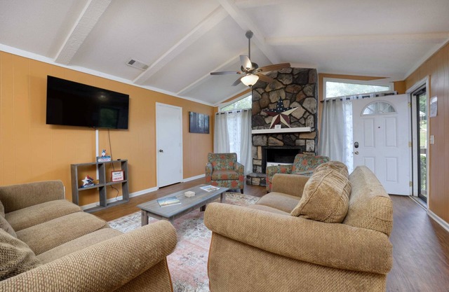 OlColumbus Cabin w / cour clôturée. 20 min à Benning. 8 personnes! Animaux acceptés✨