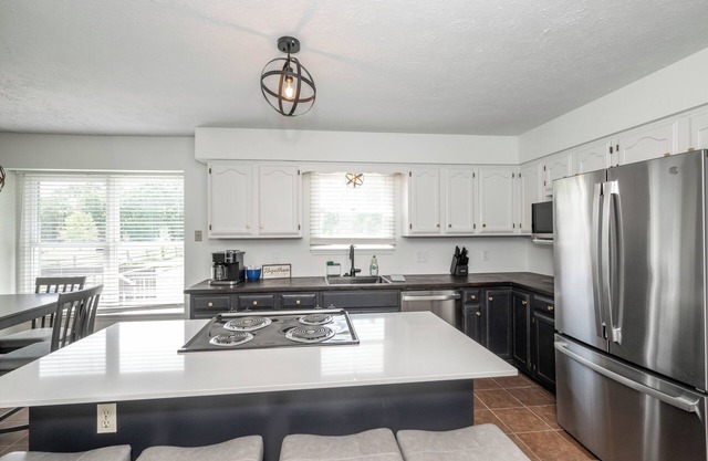 Lark Meadow Retreat – Roomy 5 BDR for 10 Just 15 Min to King’s Island!