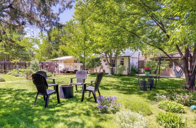 Las Animas Studio w/ Lush Backyard Paradise!