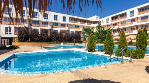 Las Brisas Garden Apartment