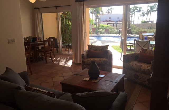 Las Mananitas - la plage Rez de chaussée 1BR Condo, piscine semi-privée