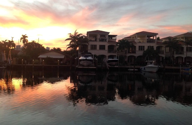 Las Olas condo 2 chambres donnant sur le canal sous le soleil, tropical Ft Lauderdale