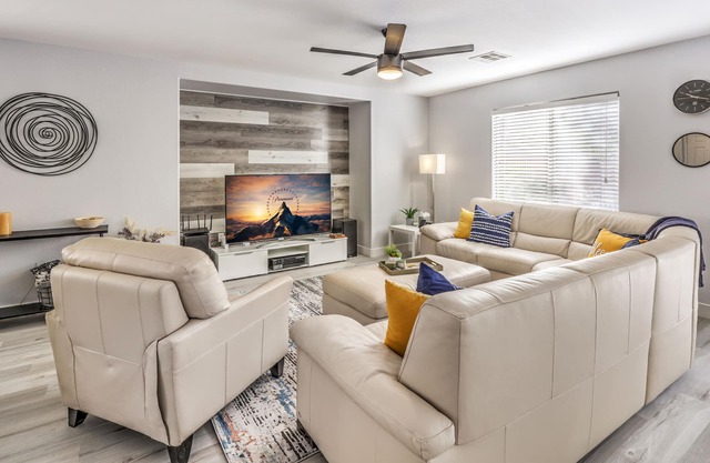Clean 3BR Home Near Shopping, Dining, Entertainment Summerlin, strip Las Vegas