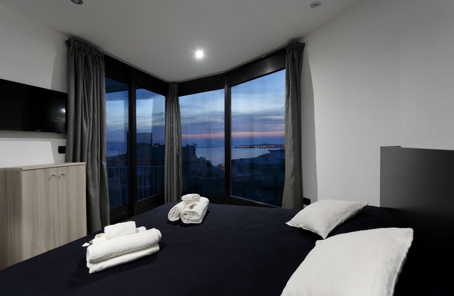 PENTHOUSE JUSTE RÉNOVÉ MER FRONT GALLIPOLI SALENTO AVEC 250MQ DE TERRASSE