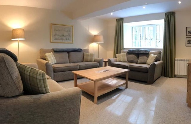 Lategillan Cottage - a cottage that sleeps 8 guests in 3 bedrooms