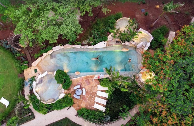 Laticalodge - Villa privada con personal 7BR -2 km Playa Negra -30 min Tamarindo