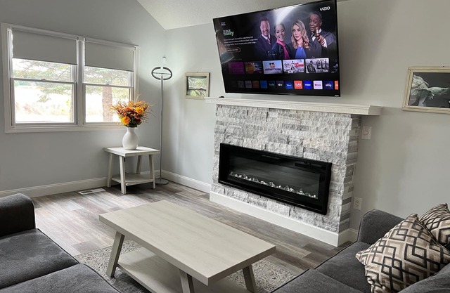 "Laughing Turtle" - A Wixom Lake paradise vacation home. Pet friendly!