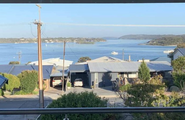 NEW PROPERTY: Laura's Place with scenic views of the Bay from upstairs and downstairs