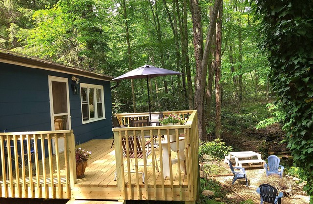 Laurel Highlands Crab Run 3 BR 2 B Creekside Cottage