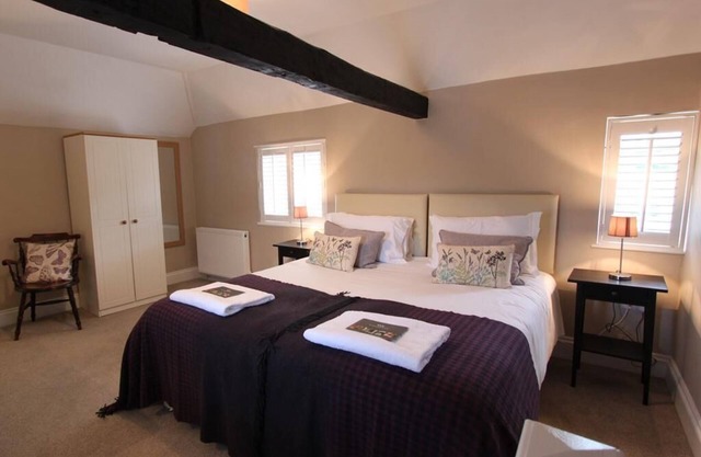 Suite-Cottage-Salle de bain et douche-Vue sur Jardin-Lavant