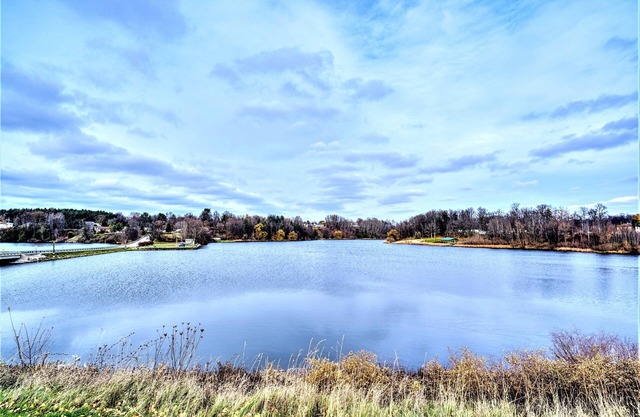 Lavender Hill Lake House- Stunning Views +Walk to Shops +Near Dunes & Pentwater