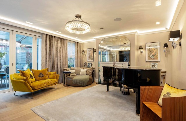 Lavish and Luxe, by Veeve