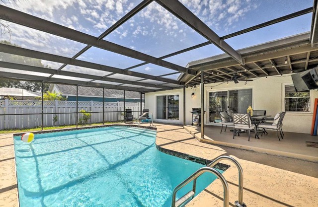 Lavish Holiday Home with Lanai and Heated Outdoor Pool