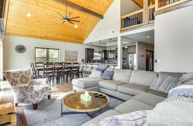 NOUVEAU! Lavish Home w / Decks - Étapes menant à Table Rock Lake