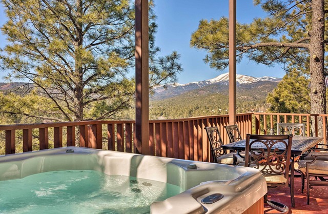 NOUVEAU! Lavish Condo w / 2 Decks - 8 km de Downs Ruidoso