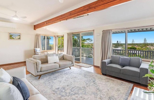 Laze Daze - Pet friendly and walking distance to the beach