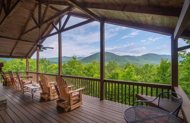 Intimité, calme et tranquillité - et vue fantastique! Retraite familiale et rustique de charme, lodge avec bain à remous,