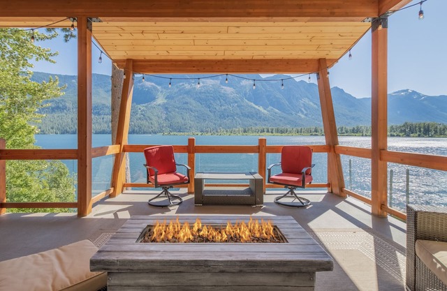Lazy Bear Lodge sur le magnifique lac Wenatchee, vue sur la montagne et bien plus encore