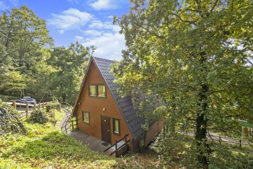Lazy Bear Lodge with Hor Tub - Finlake Resort and Spa in Devon