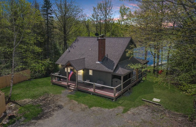 Lazy Cove Cottage (Waterfront on Moosehead Lake!)
