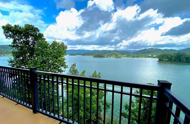Lazy Days 3 br Condo sur le lac Cherokee, piscine