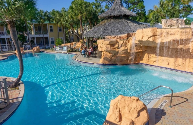 Lazy Daze 10AU-Beautiful Poolside Cottage with Loft @ the Purple Parrot