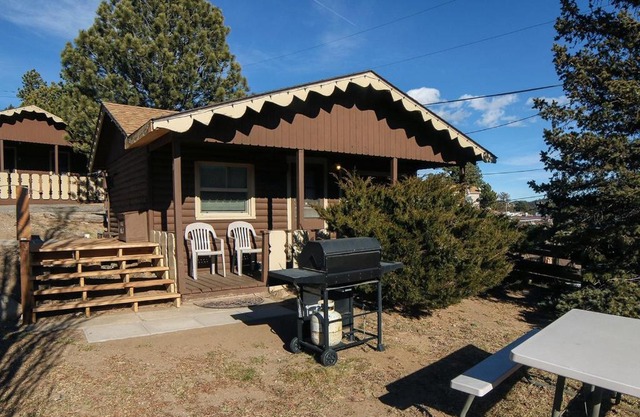 Lazy R Cottages- 1 apts