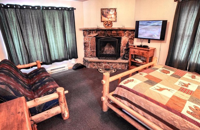 Lazy R Cottages- 7B cottage