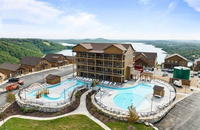 Lazy River! Hot Tub! Shuffleboard!