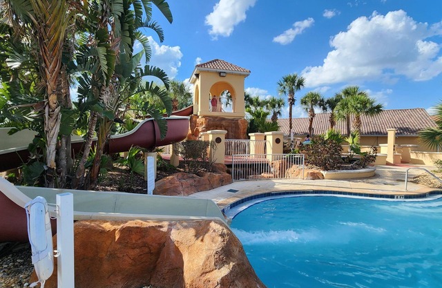 4 bedroom Lazy river resort close to theme parks