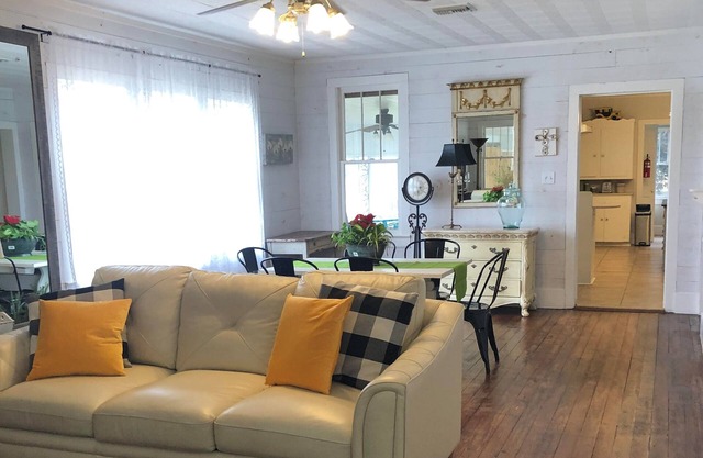 Le Barn Rouge Bed & Breakfast Une maison de campagne à Acadiana