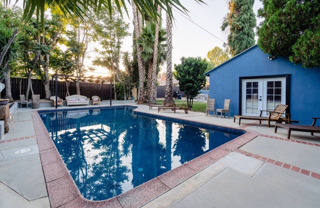 Le Bleu House - Newly Designed 3BR House w/ POOL by Topanga