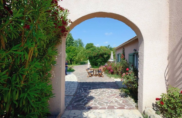 LE Cabanon DES Micocouliers