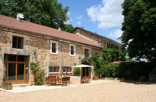 Le Chai Gite, 5 * et 4 Cles Luxe, Riverside, Piscine, Famille / Animaux acceptés, Brantôme