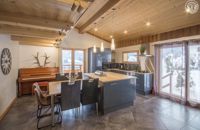 *Le Chalet J* été 8 voyageurs / hiver 6 voyageurs