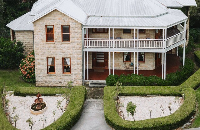LE CHATEAU - POOL, Terrigal, 18 couchages, Spa chauffé, 8 chambres à coucher, Superficie restante