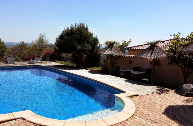 Le Clos des Mimosas-Les Roses- Gîte 2pers.Terrasse arborée. Piscine partagée.