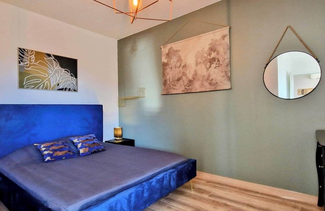 LE CLOS DES HALLES, DUPLEX AVEC BALCON ET CLIM, HALLES MARCADIEU