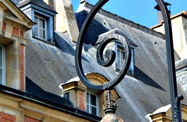 Le Marais: Where Paris Wears Its Soul-A Chic Parisian Hideaway/Triplex+Patio+A/C