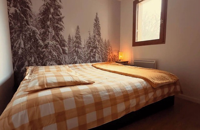 Le nid de Beauregard: Appartement une Chambre avec Terrasse et vue sur la forêt.